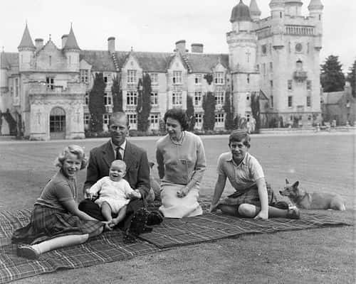 Queen Elizabeth and family