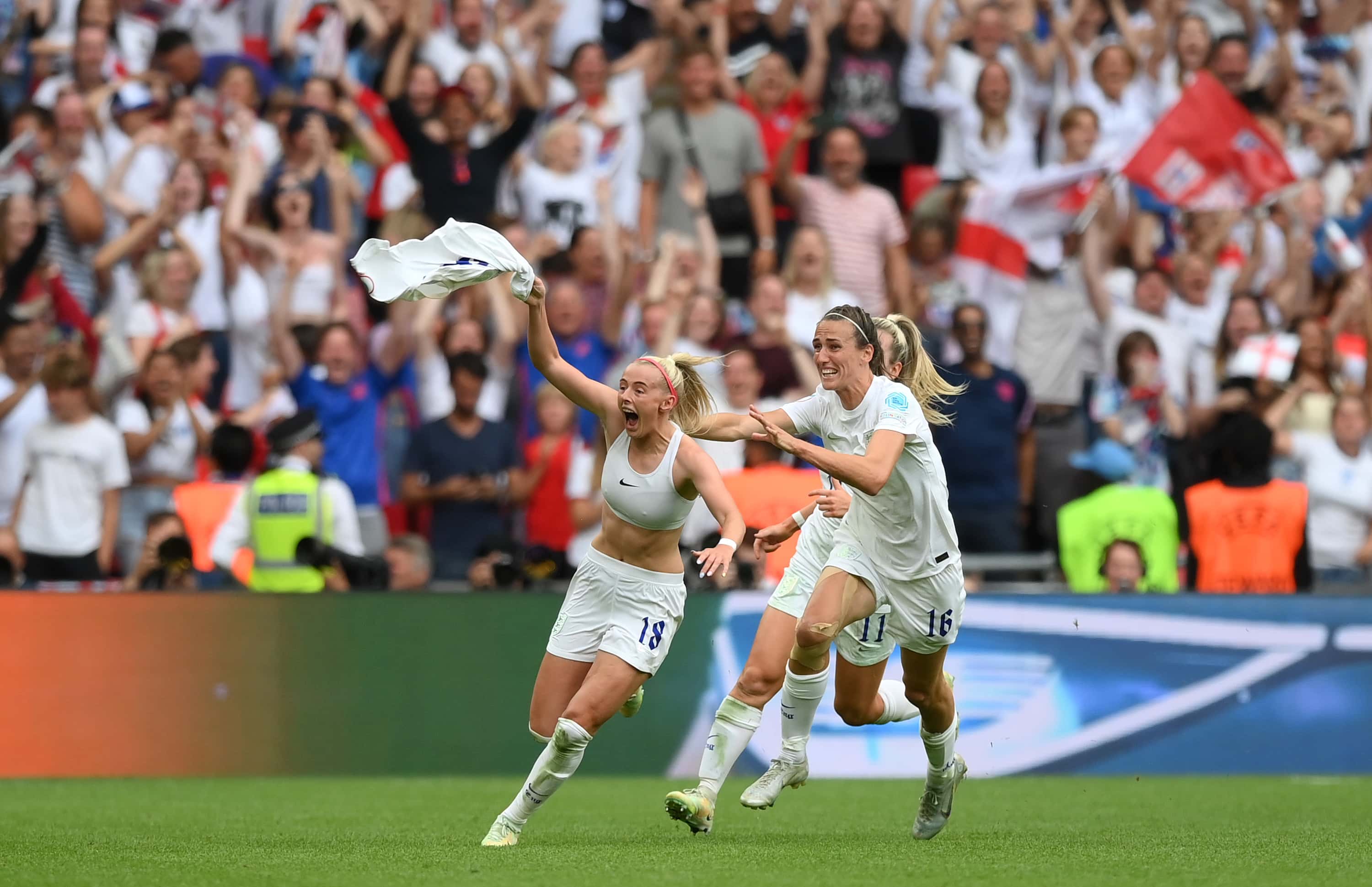 Chloe Kelly of England celebrates with team mates after scoring their side's second goal in extra time during the UEFA Women's Euro 2022 final match between England and Germany at Wembley Stadium on July 31, 2022 in London, England. (Photo by Shaun Botterill/Getty Images)