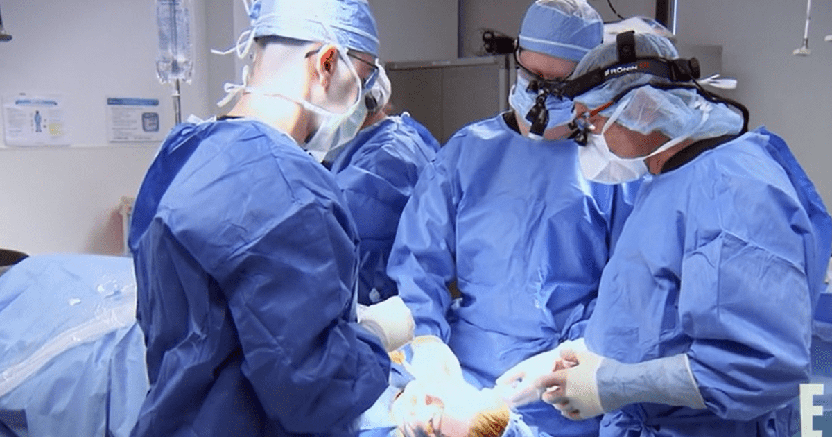 Dr Paul Nassif operating on 'Botched' Season 8 patient Jo Anna Bernal (E!Entertainment)