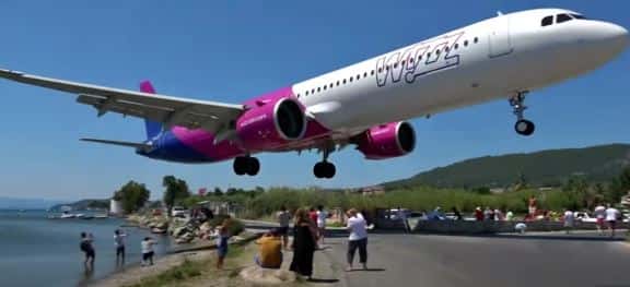 The tourists and beachgoers came close to the plane as it was landing (Demetris Gregoriou/YouTube)