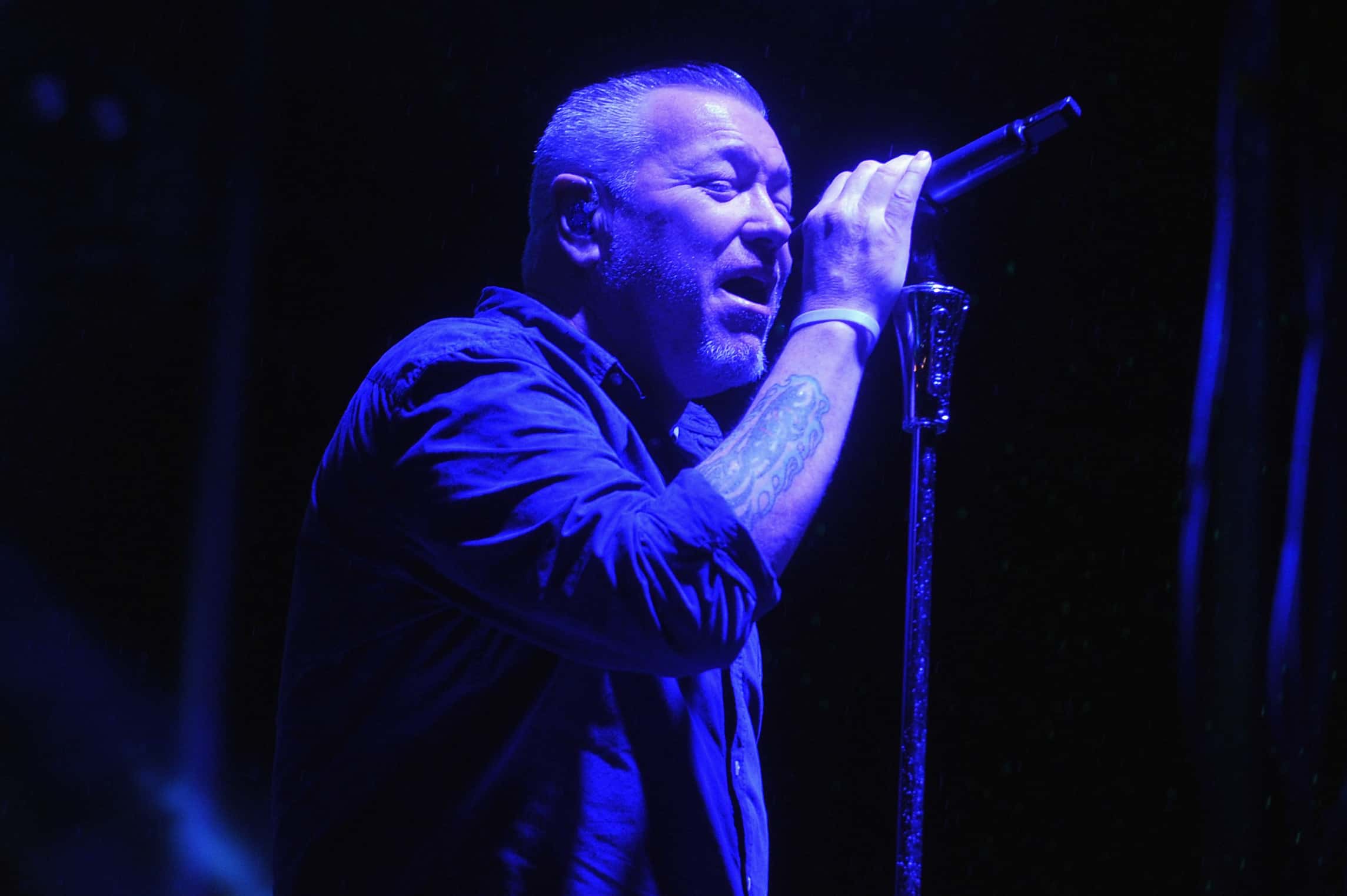 BROOKLYN, NY - SEPTEMBER 12:  Steve Harwell of Smash Mouth performs at 90sFEST Pop Culture and Music