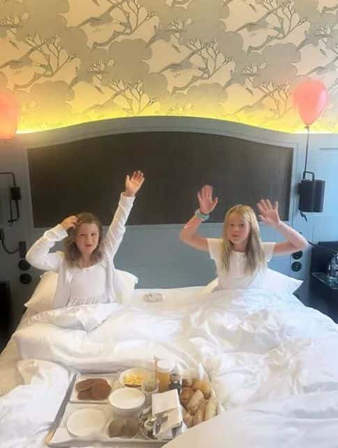 Jenna Bush Hager's daughter Mila and Poppy having breakfast in bed (@jennabhager/Instagram)