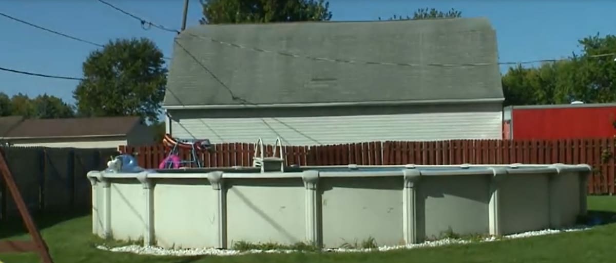 The pool in the neighbor's house (Screenshot/WTGV)