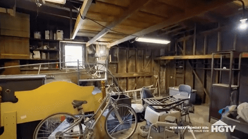 Sarita Williams' rundown garage in 'Celebrity IOU' Season 4 Part 2 (HGTV)