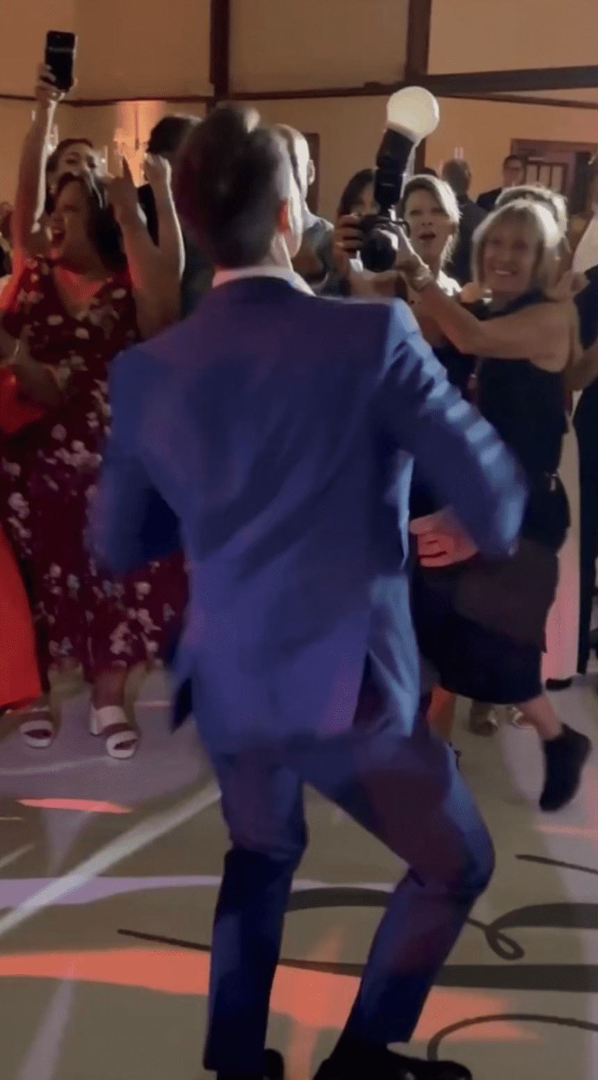 'GMA' Whit Johnson busted out his best moves at Robin Roberts' wedding (@robinrobertsgma/Instagram)