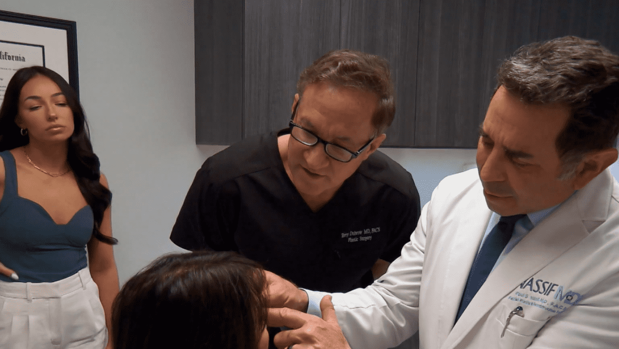 Renee and her daughter, Ali, approached 'Botched' surgeons Dr Terry Dubrow and Dr Paul Nassif (E!Entertainment) 