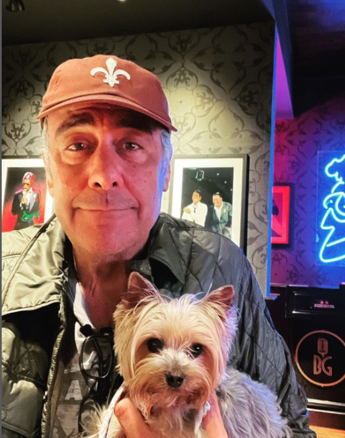 Brad Garrett stands tall at 6 feet 8 inches (@bradgarrett/Instagram)