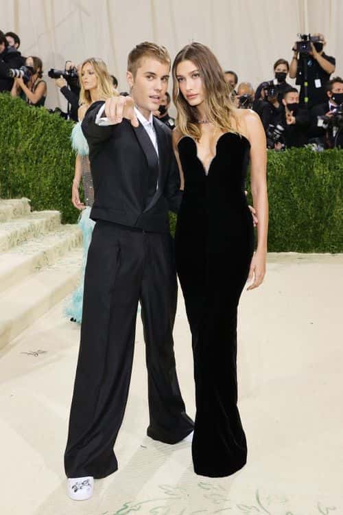 Justin Bieber and Hailey Bieber attend The 2021 Met Gala Celebrating In America: A Lexicon Of Fashion at Metropolitan Museum of Art on September 13, 2021 in New York City. (Photo by Mike Coppola/Getty Images)
