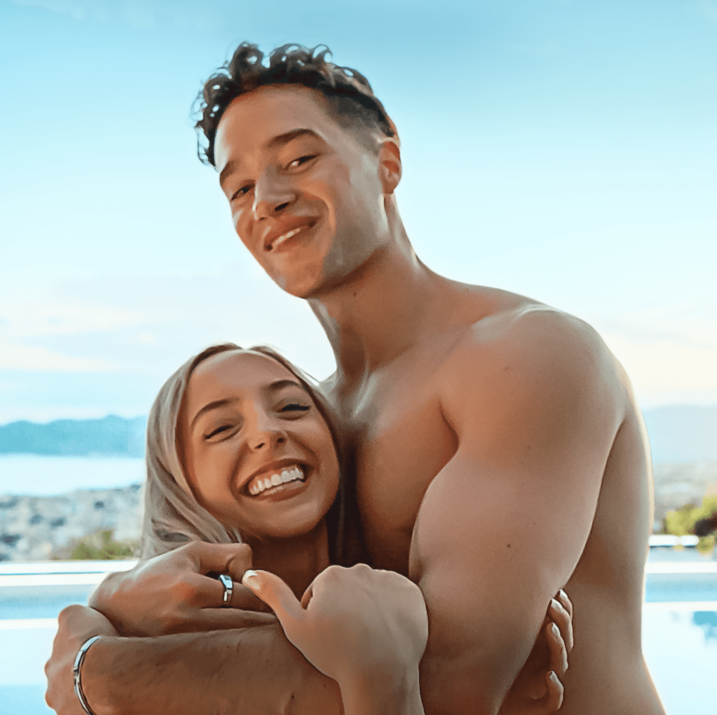 Joey & Corrina Roppos (Netflix)