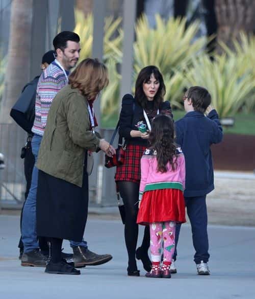 Deschanel met up with her sister at the LAMCA complex. (Backgrid)