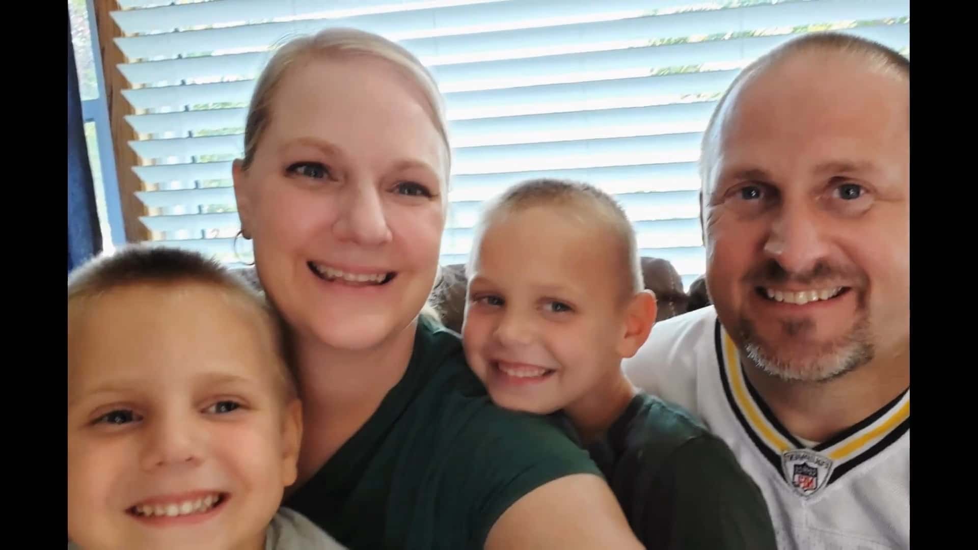 Kelly with her husband and sons (Twitter/@tlc)