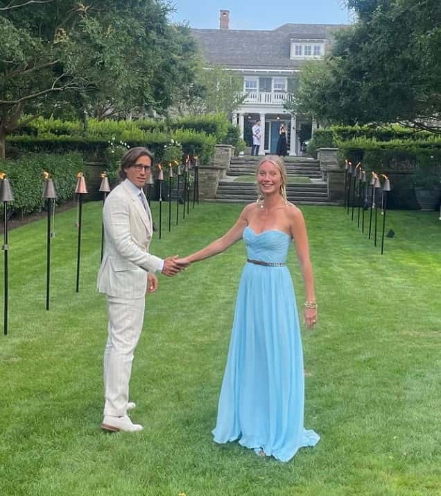 Paltrow posed with her husband,