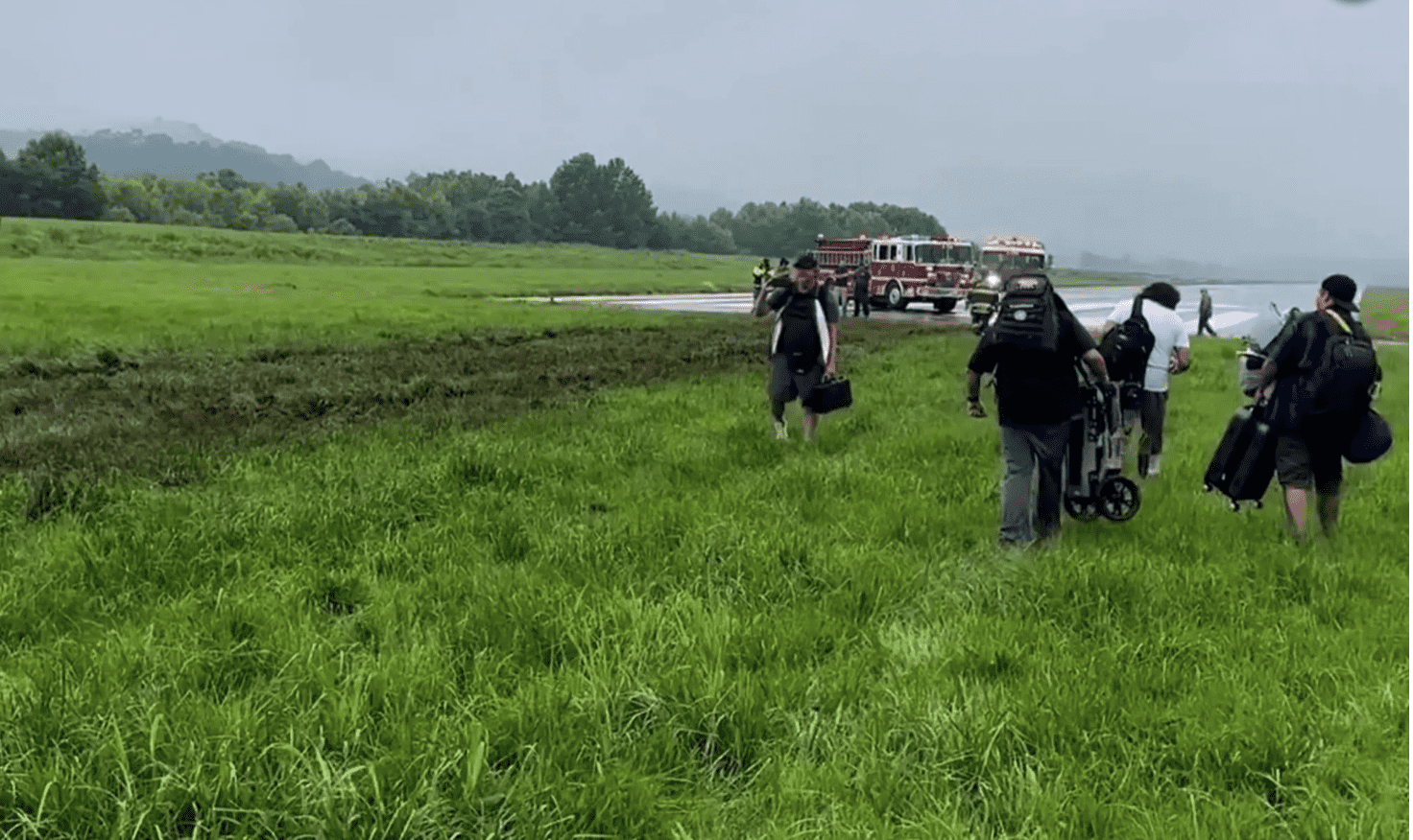 Gabriel's private jet skids off the runway and ended up in the middle of a field (@fluffyguy/Instagram)