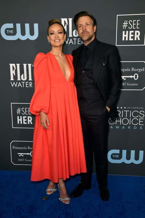 (L-R) Olivia Wilde and Jason Sudeikis attend the 25th Annual Critics' Choice Awards at Barker Hangar on January 12, 2020 in Santa Monica, California.