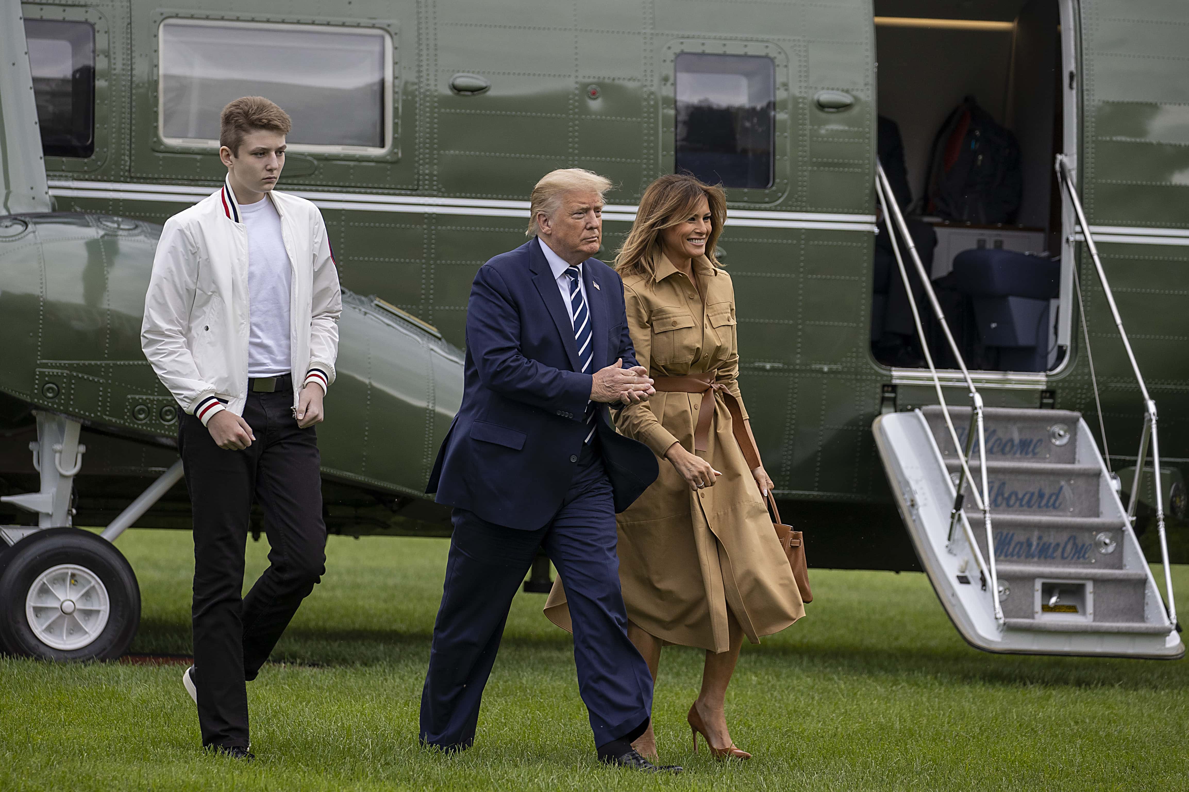 WASHINGTON, DC - AUGUST 16: Barron Trump, US President Donald Trump and First lady Melania Trump walk on the South Lawn of the White House on August 16, 2020 in Washington, DC. Robert Trump, 71, the younger brother of the president, died Saturday in Manhattan. (Photo by Tasos Katopodis/Getty Images)