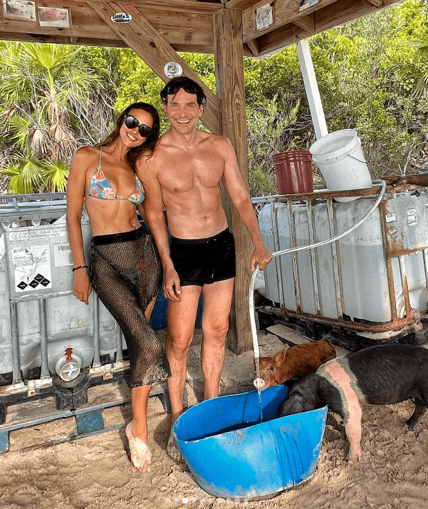 Bradley Cooper and Irina Shayk spend time together in the Bahamas feeding pigs. (Credits: Instagram/irinashayk)