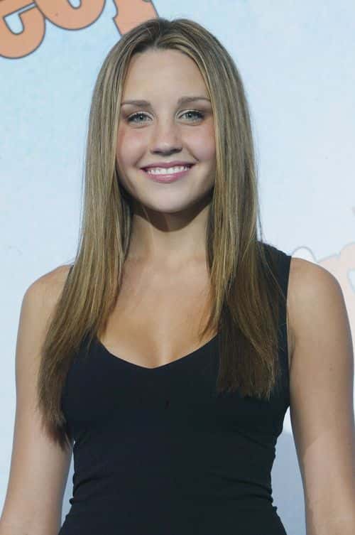 Actress Amanda Bynes poses backstage at The 2003 Teen Choice Awards held at Universal Amphitheater on August 2, 2003 in Universal City, California.