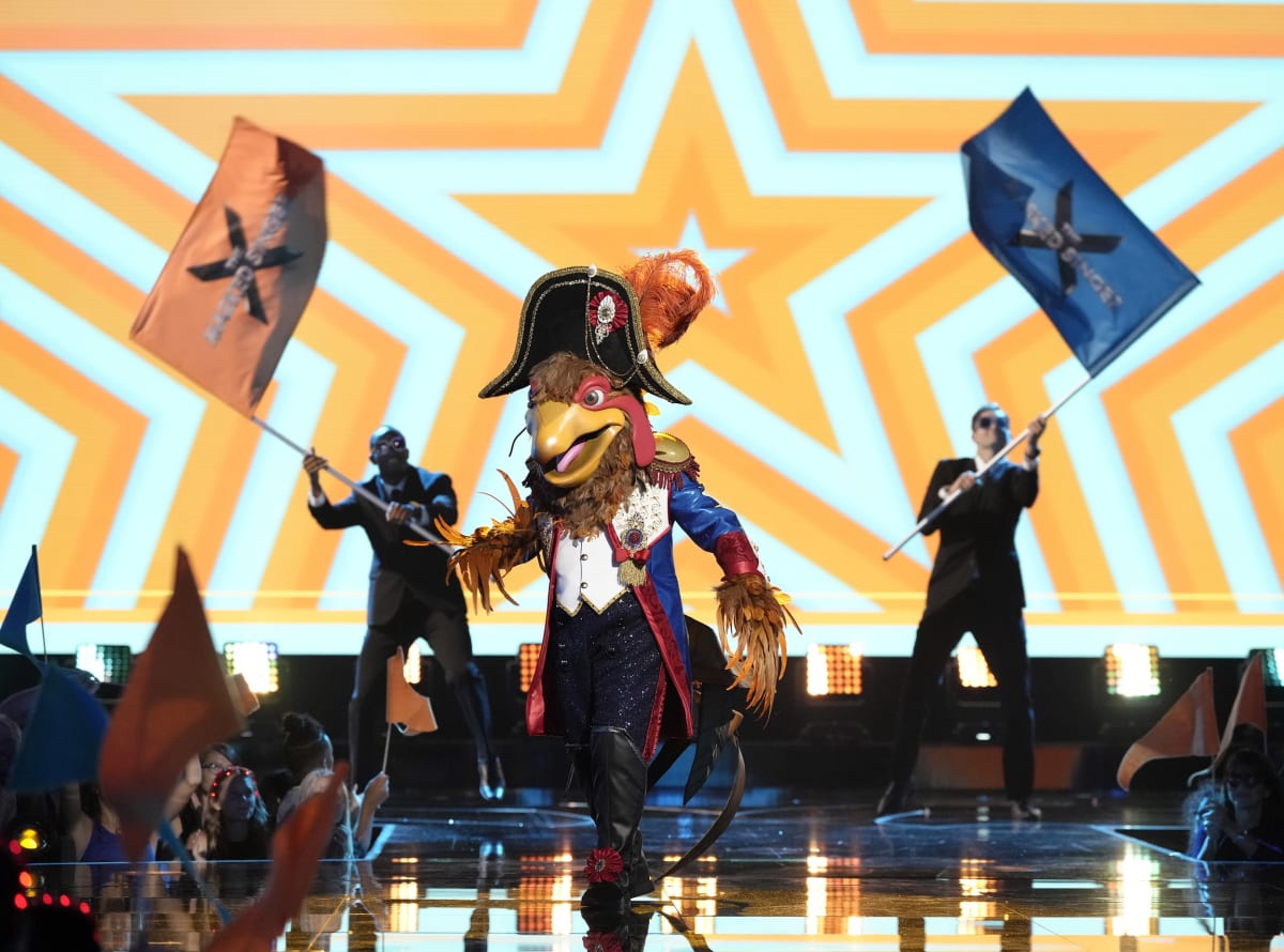 'The Masked Singer' Season 10's mask Royal Hen performing in Elton John Night (FOX)