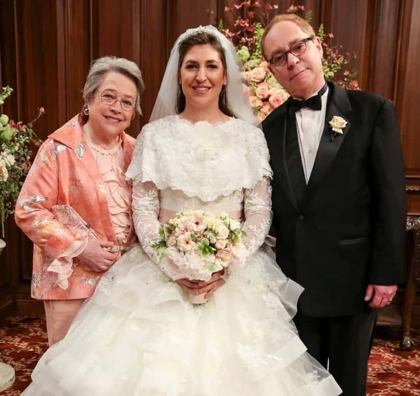 (L-R): Kathy Bates, Mayim Bialik, and Teller in 'The Big Bang Theory' (IMDb)