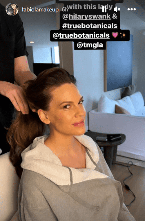 Behind the scenes picture of Swank getting ready for the event. (Photo: fabiolamakeup/Instagram)