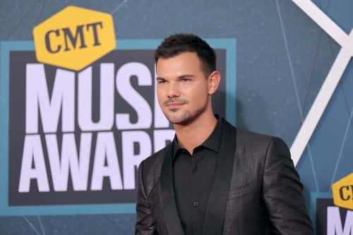 Taylor Lautner and Taylor Dome attend the 2022 CMT Music Awards at Nashville Municipal Auditorium on April 11, 2022 in Nashville, Tennessee.
