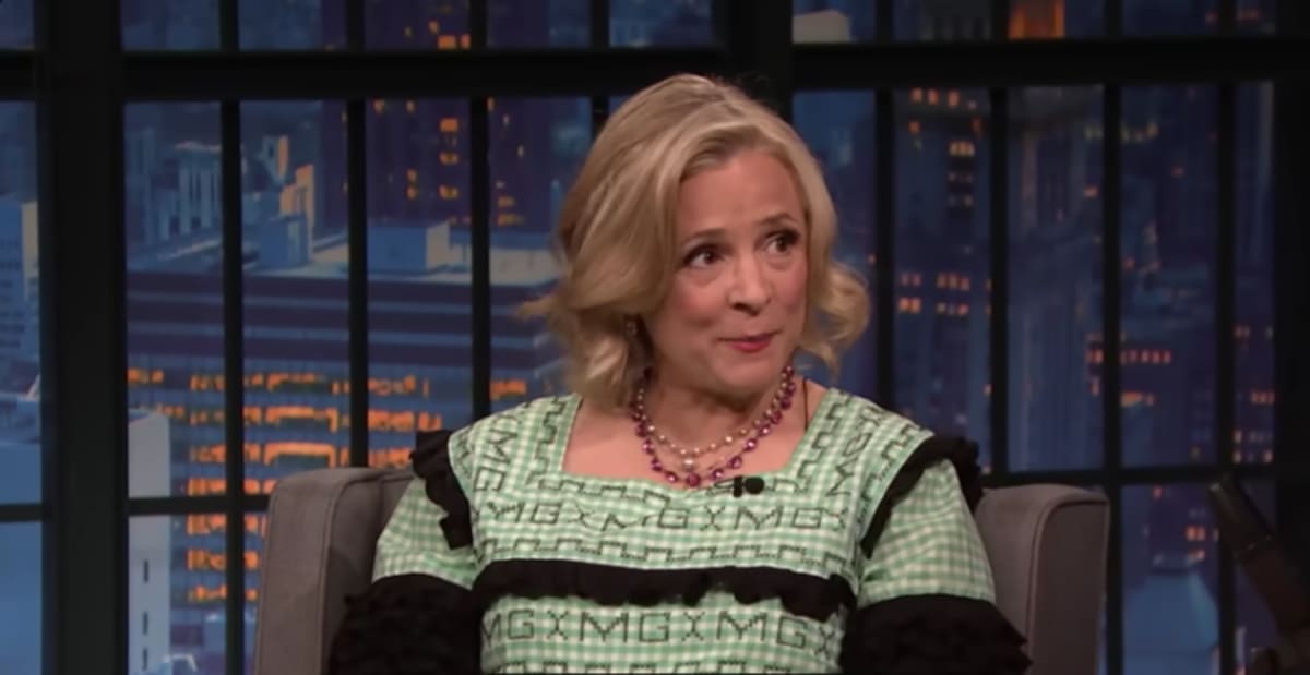 Amy Sedarius reveals reason for sartorial choice on show (The Late Show with Seth Meyers/YouTube)