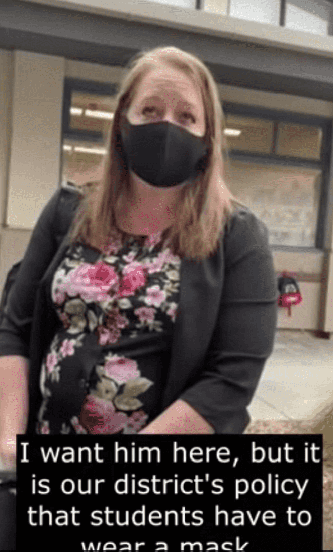 Theuerkauf Elementary School stated that she wanted the four-year-old boy in the school but he had to follow the district's policy of wearing a face mask. (Screenshot from Daily Mail)