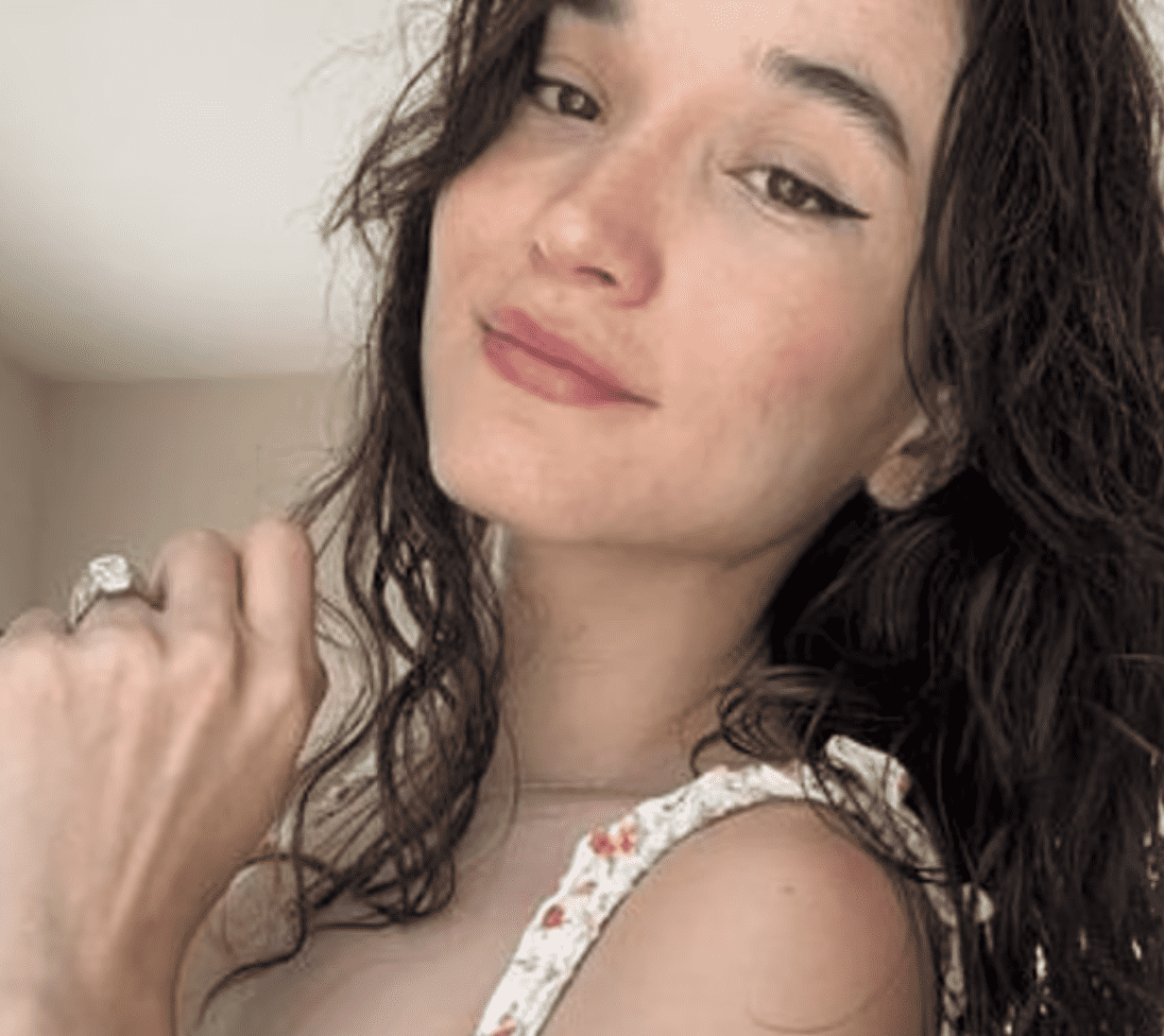 Fred Dust secretly marries Arles as she shows off the wedding ring and changes her Instagram profile to Mrs D. (Photo: @arlesdurst/Instagram)