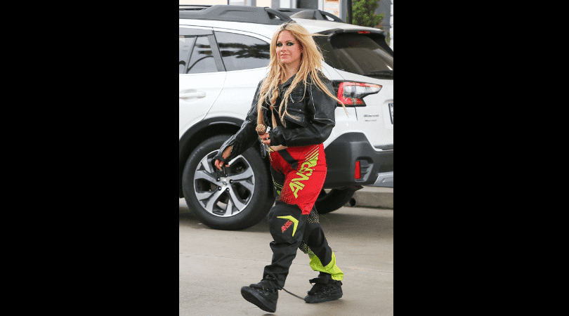 Lavigne was recently gifted with a necklace worth $80,000 (Backgrid)