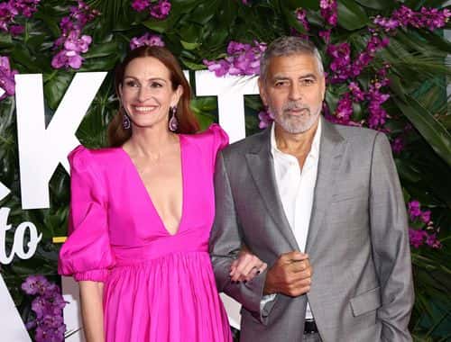 (L-R) Julia Roberts and George Clooney attend the premiere of Universal Pictures' 