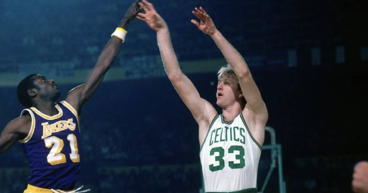 Larry Bird has a tall height (@nbarealist23/ Twitter)