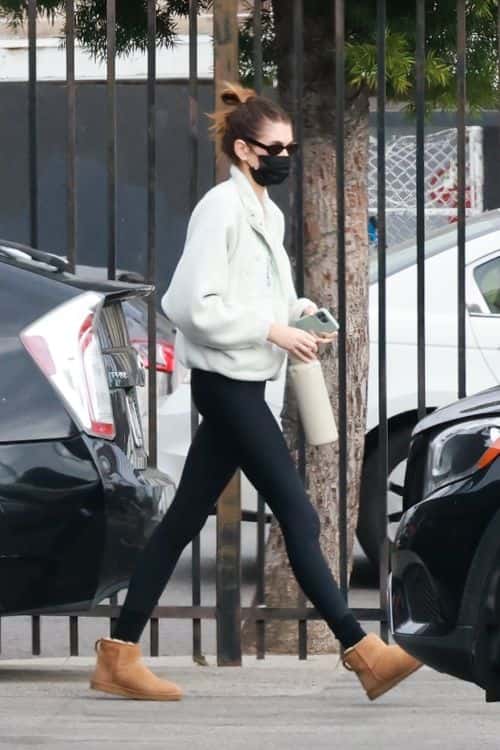 Kaia Gerber shows off her long legs on a grocery store run. (Photo: Backgrid)