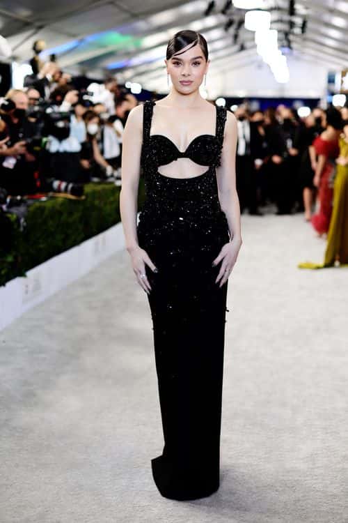 Hailee Steinfeld attends the 28th Screen Actors Guild Awards at Barker Hangar on February 27, 2022 in Santa Monica, California. 1184596