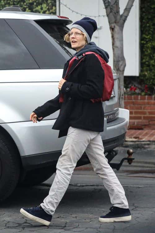 Jodie Foster and wife Alexandra Hedison make rare appearance together as they step out for lunch. (Photo: Backgrid)
