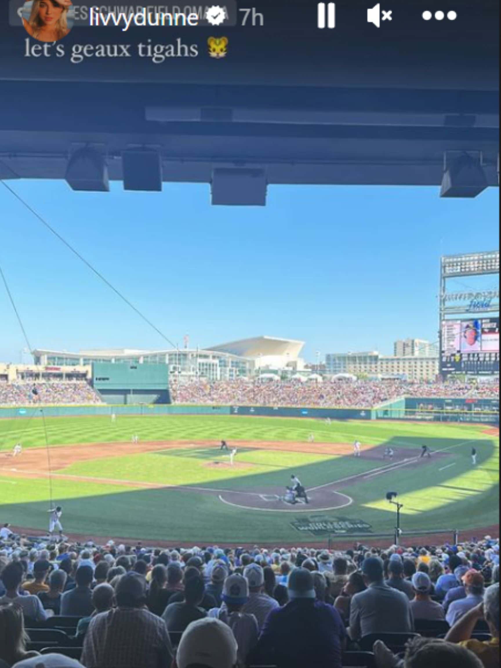 (@livvydunne/Instagram)