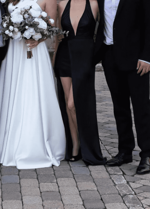 A mother-in-law attended her son's wedding wearing a little black dress. (Reddit/@weddingshaming)