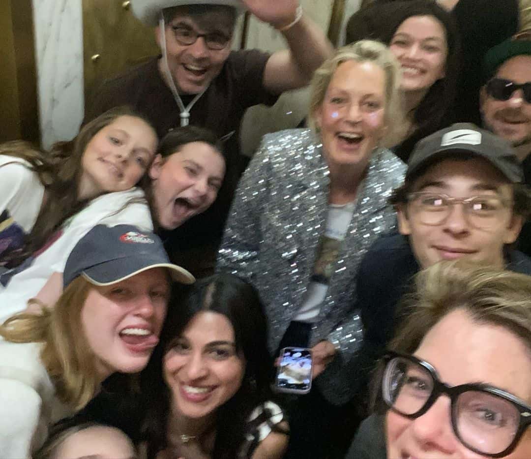 'GMA' George Stephanopoulos with his entire family and friends at Taylor Swift's concert(@gstephanopoulos/Instagram)