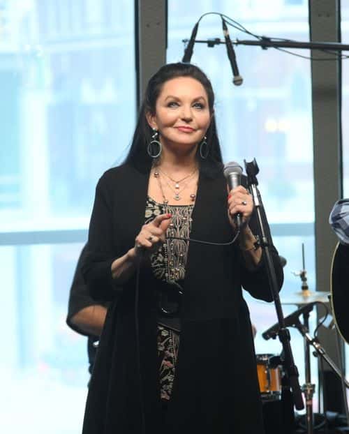 Crystal Gayle performs at SiriusXM studios on August 23, 2019 in Nashville, Tennessee. (Photo by Jason Kempin/Getty Images for SiriusXM)