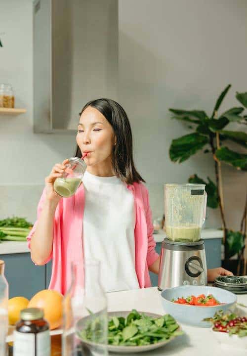 Woman drinking a smoothie (Photo by: Yaroslav Shuraev/ Pexels)