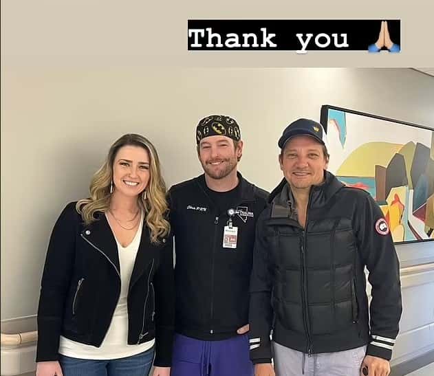 Dressed in gray sweatpants, a black puffer jacket, and sneakers, the ‘Avenger’ star was seen using a cane as he posed beside medical workers in one of the hospital's visiting areas. (Jeremy Renner/Instagram)