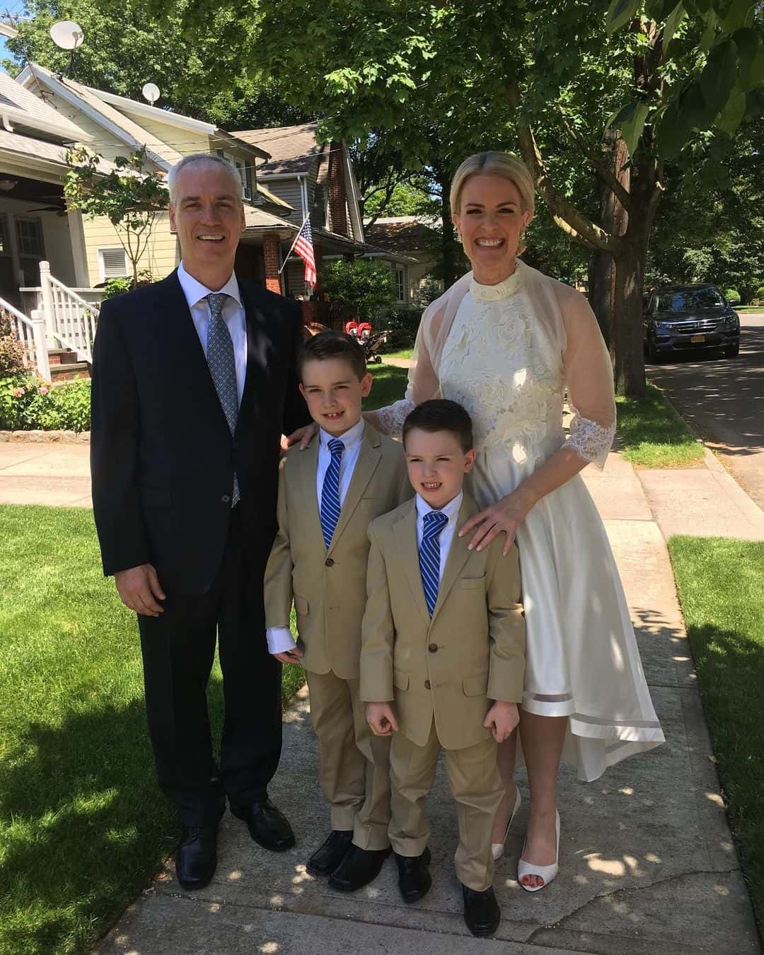 'Fox & Friends' host Janice Dean with husband Sean Newman and two sons (@janicedeanfnc/Instagram)