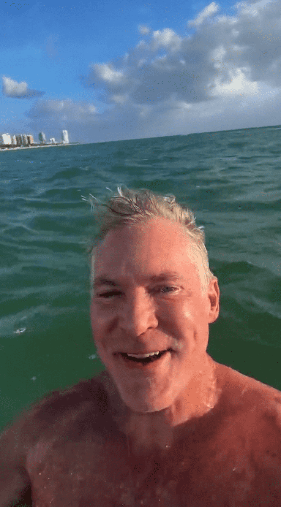 'GMA' Sam Champion went live from the waters at Miami Beach in Florida (@samchampion/Instagram)