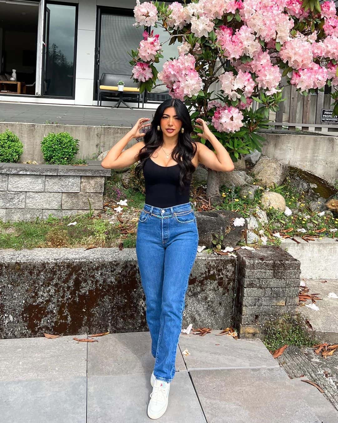 Johnnie Olivia is also an entrepenuer (Instagram/@johnnieolivia)