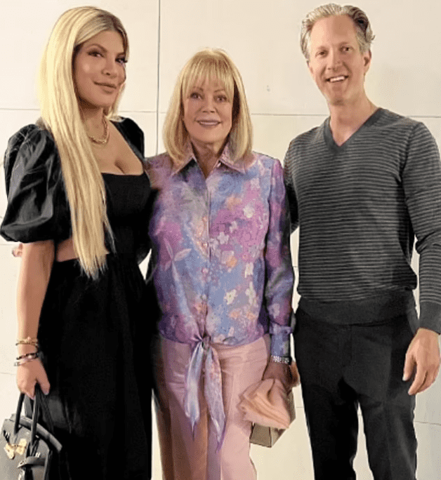 (Tori Spelling with her family)