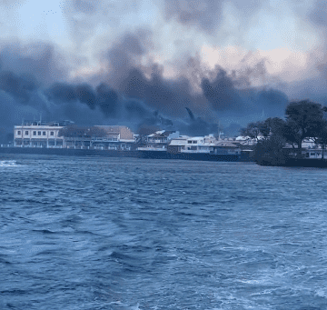 Ariel Quiroz poured water in his house to save it from the Maui wildfires (Accuweather/Twitter)