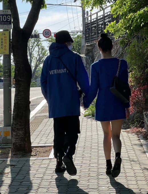A fan claims to have taken a photo of Seungyoon and his girlfriend (@seungyoonnaekko/Twitter)