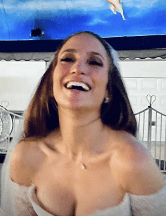 Jennifer Lopez confirms her wedding with  Ben Affleck. (Photo: