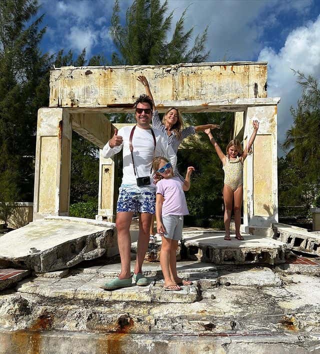 Jimmy with his family on vacation (jimmyfallon/Instagram)
