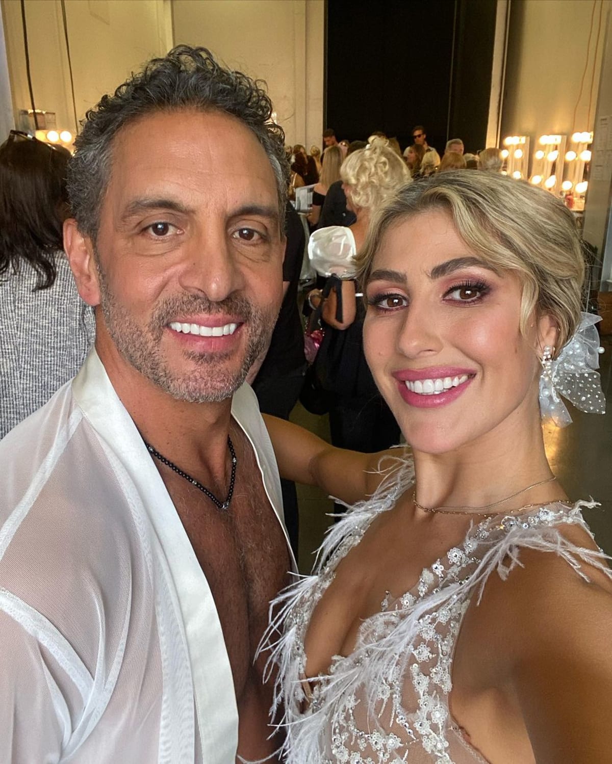 Mauricio Umansky performs for 'better scores' (Instagram/@dancingwiththestars)