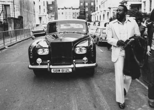 6th October 1976: American soul singer Marvin Gaye (1939 - 1984) walking ahead of his Rolls Royce in Notting Hill, London. (Photo by John Minihan/Evening Standard/Getty Images)
